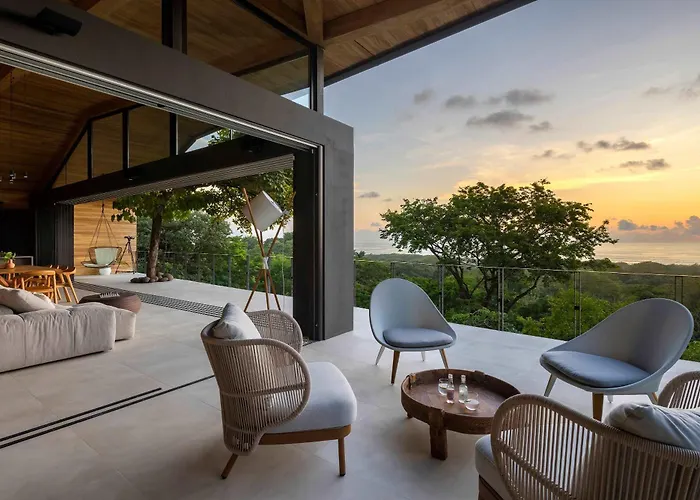 Ohana - Ocean View And A Walk To The Villa
