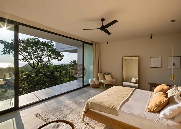 Ohana - Ocean View And A Walk To The Villa